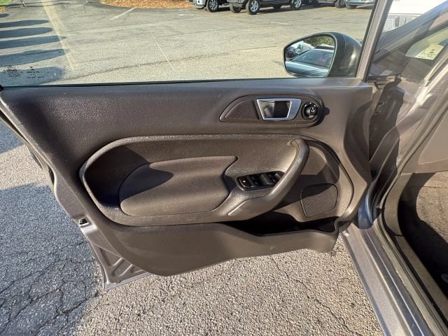 Used 2014 Ford Fiesta SE FWD image 19