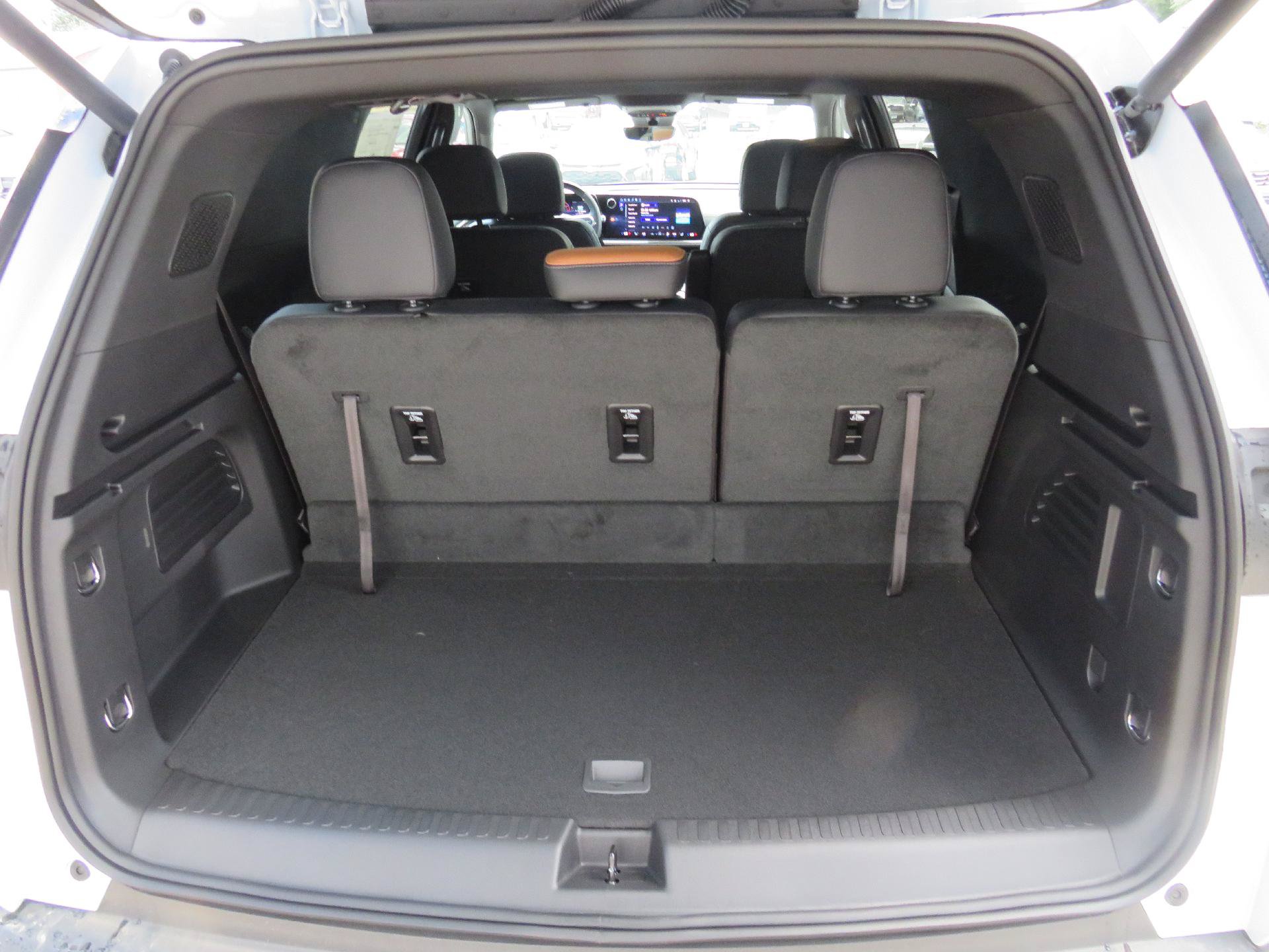 New 2027 Chevrolet Traverse Z71 w/ Enhanced Driving Package AWD/4WD image 10