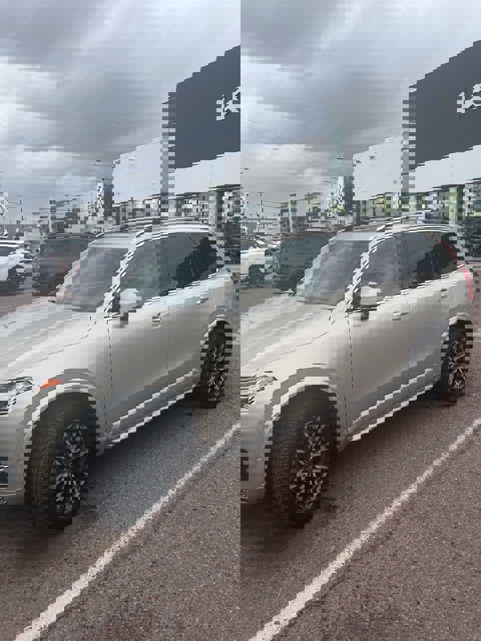 Used 2016 Volvo XC90 T6 Momentum w/ Momentum Plus Package