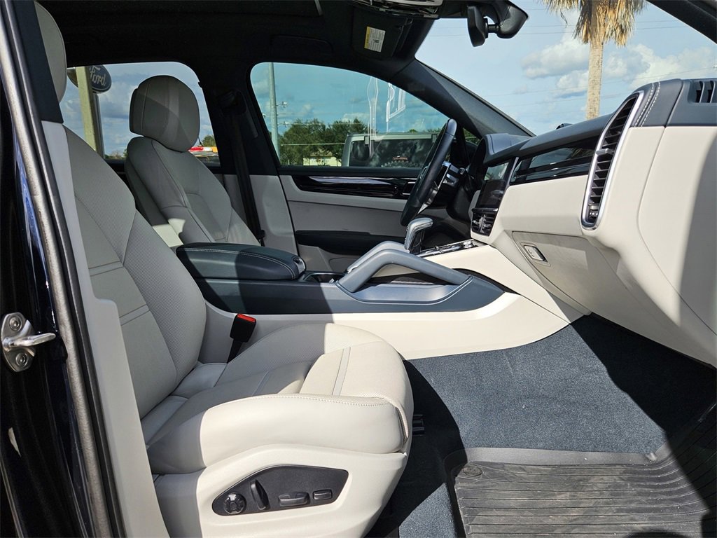 Used 2022 Porsche Cayenne image 37