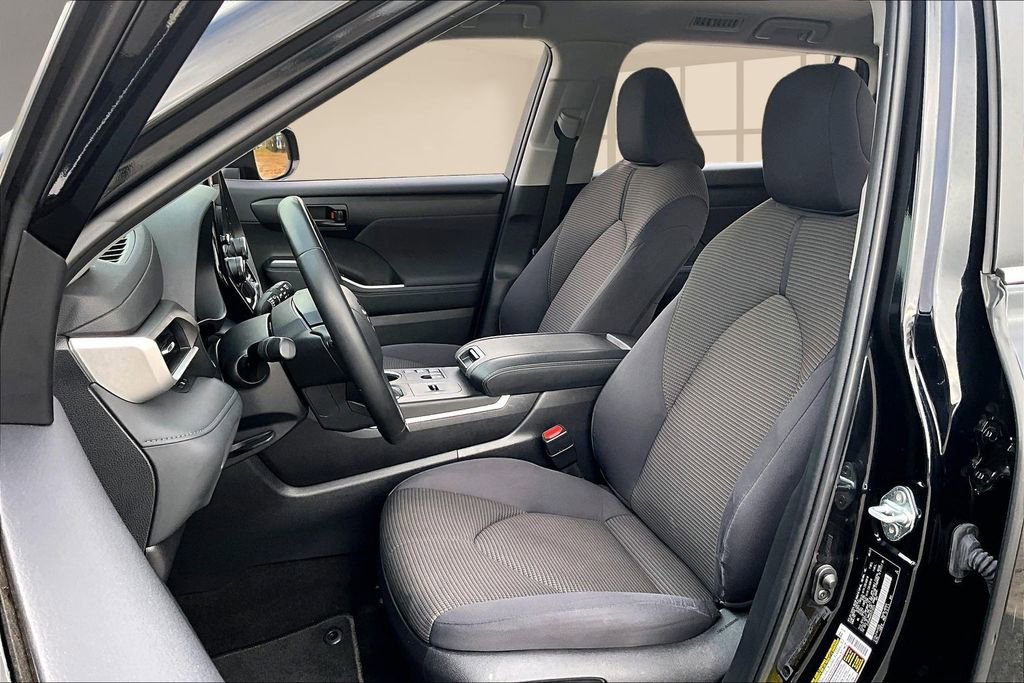 Used 2023 Toyota Highlander L image 21