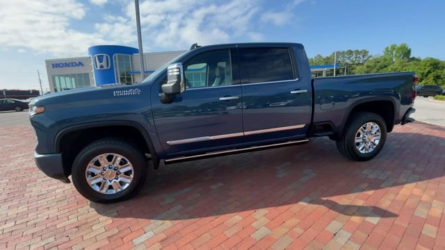 Used 2024 Chevrolet Silverado 2500 High Country w/ High Country Premium Package AWD/4WD image 6
