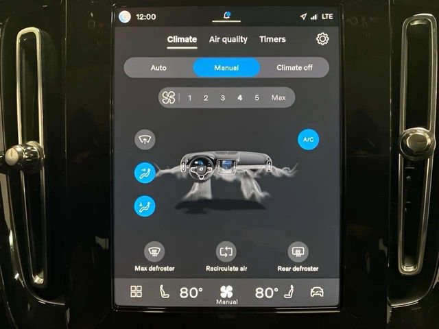 Used 2025 Volvo XC40 B5 Plus image 22