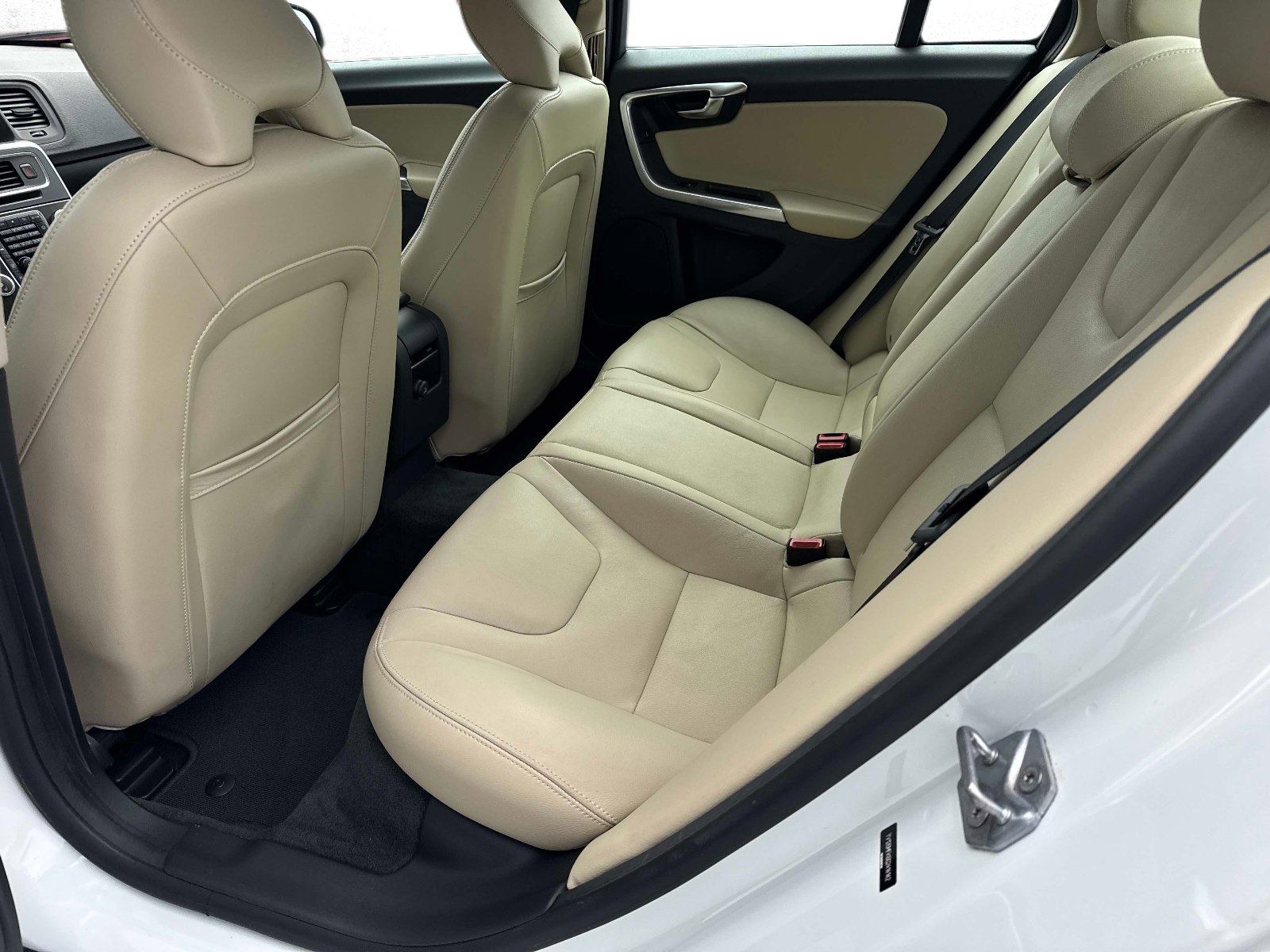 Used 2016 Volvo S60 T5 Premier w/ Convenience Package image 13