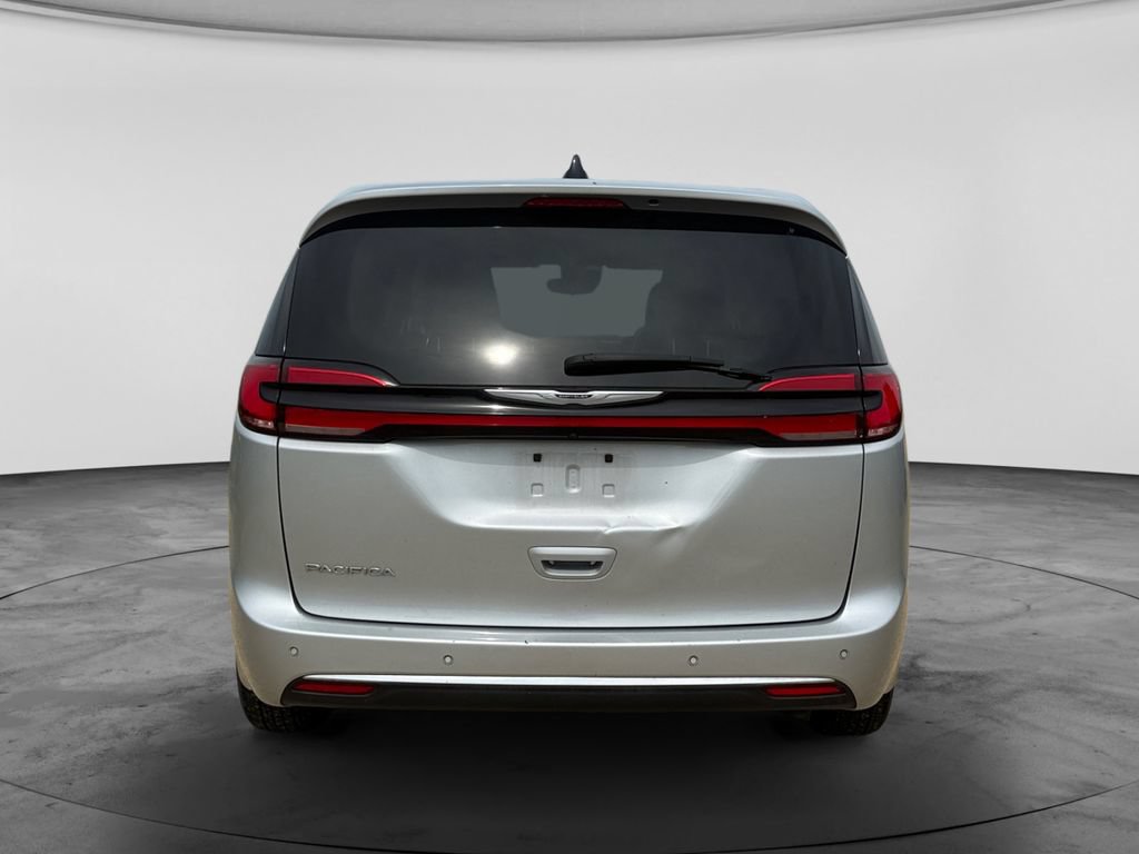 Used 2024 Chrysler Pacifica Touring-L FWD image 7