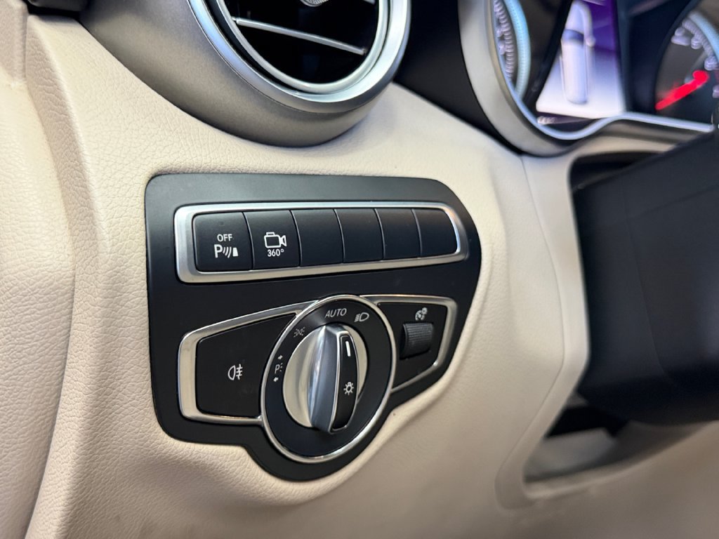 Used 2019 Mercedes-Benz GLC 350e 4MATIC image 18