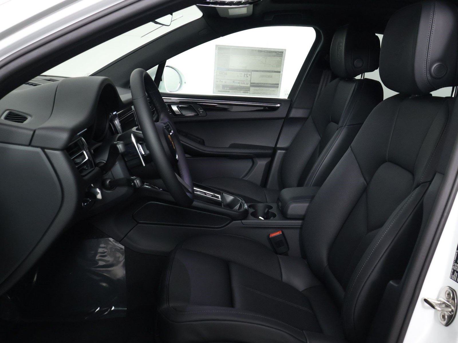 New 2026 Porsche Macan AWD/4WD image 5