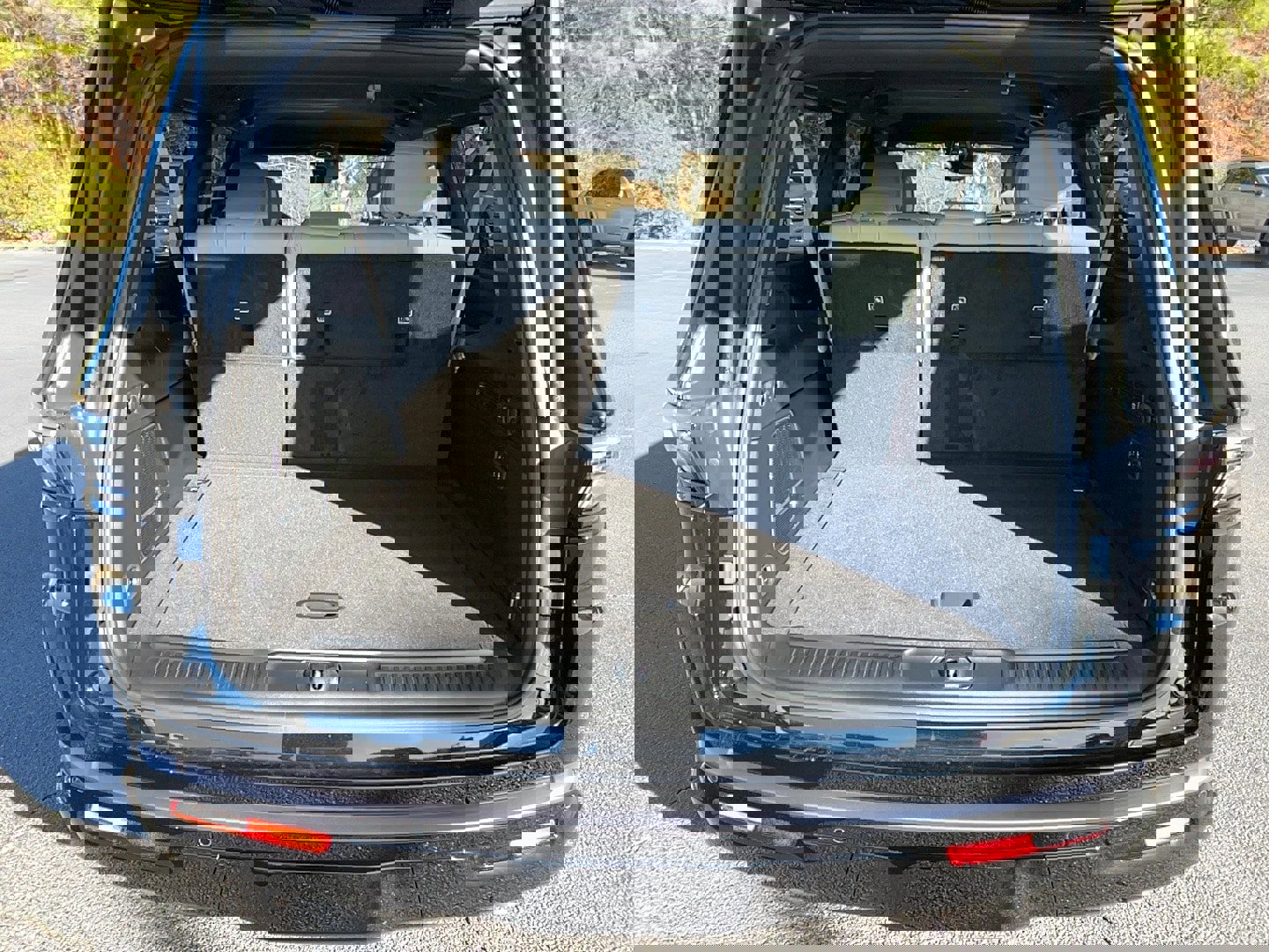 New 2026 Jeep Grand Wagoneer L 4X4 w/ HD Trailer Tow Package image 29