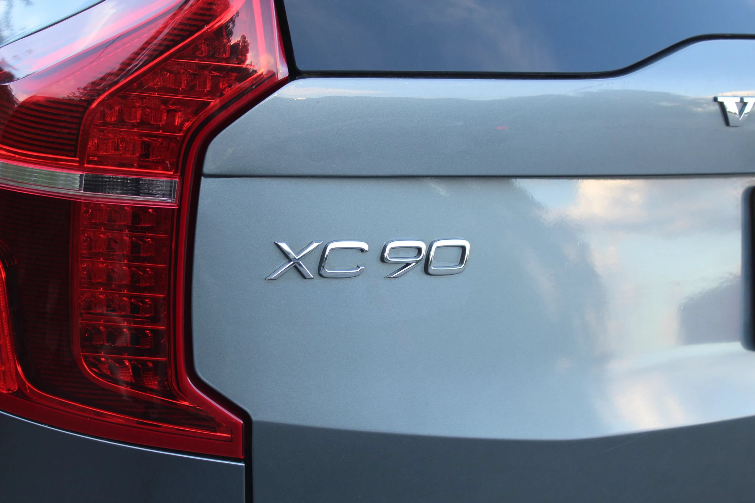 Used 2016 Volvo XC90 T6 Momentum w/ Momentum Plus Package AWD/4WD image 45