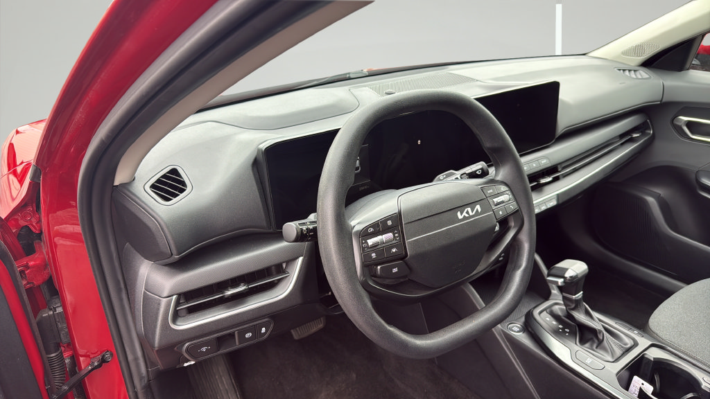 Used 2025 Kia K4 FWD image 13