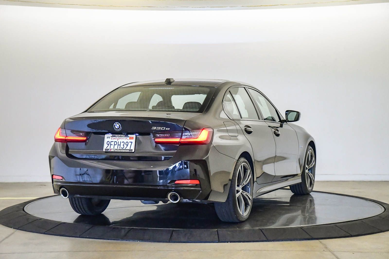Certified 2023 BMW 330e w/ Premium Package RWD image 4