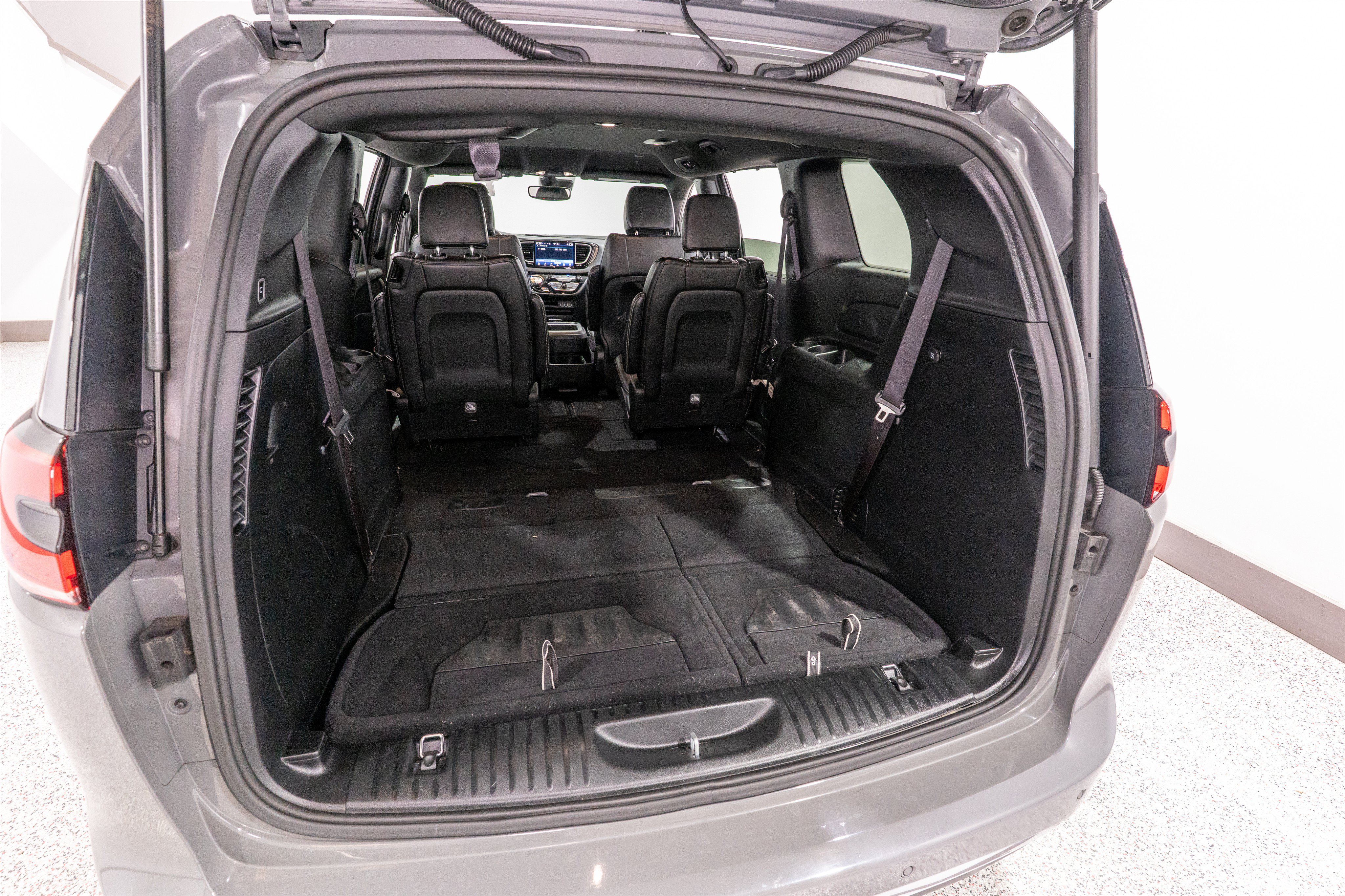 Used 2025 Chrysler Pacifica Select FWD image 34