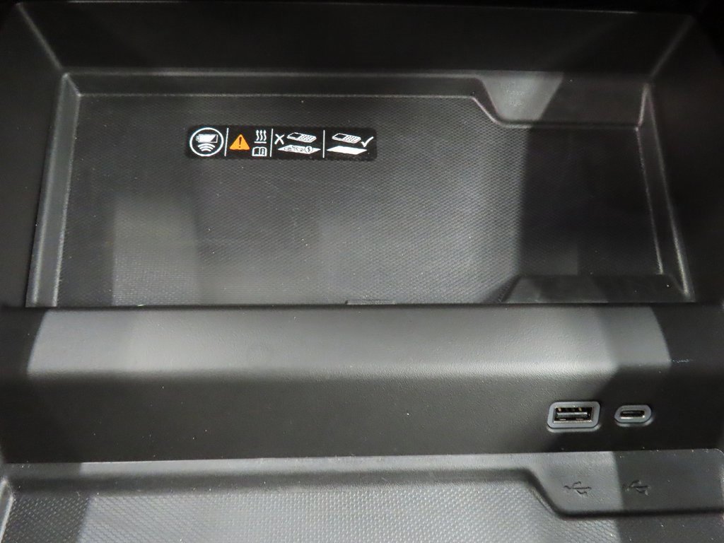 Used 2025 Chevrolet Suburban Z71 image 63