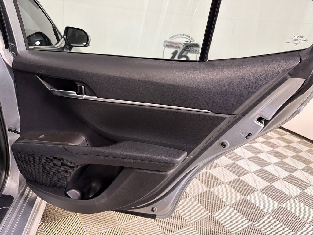 Used 2023 Toyota Camry SE image 16