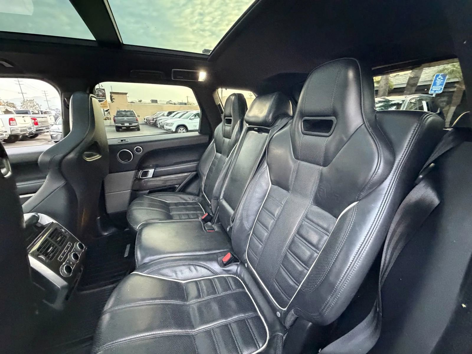 Used 2017 Land Rover Range Rover Sport SVR AWD/4WD image 28