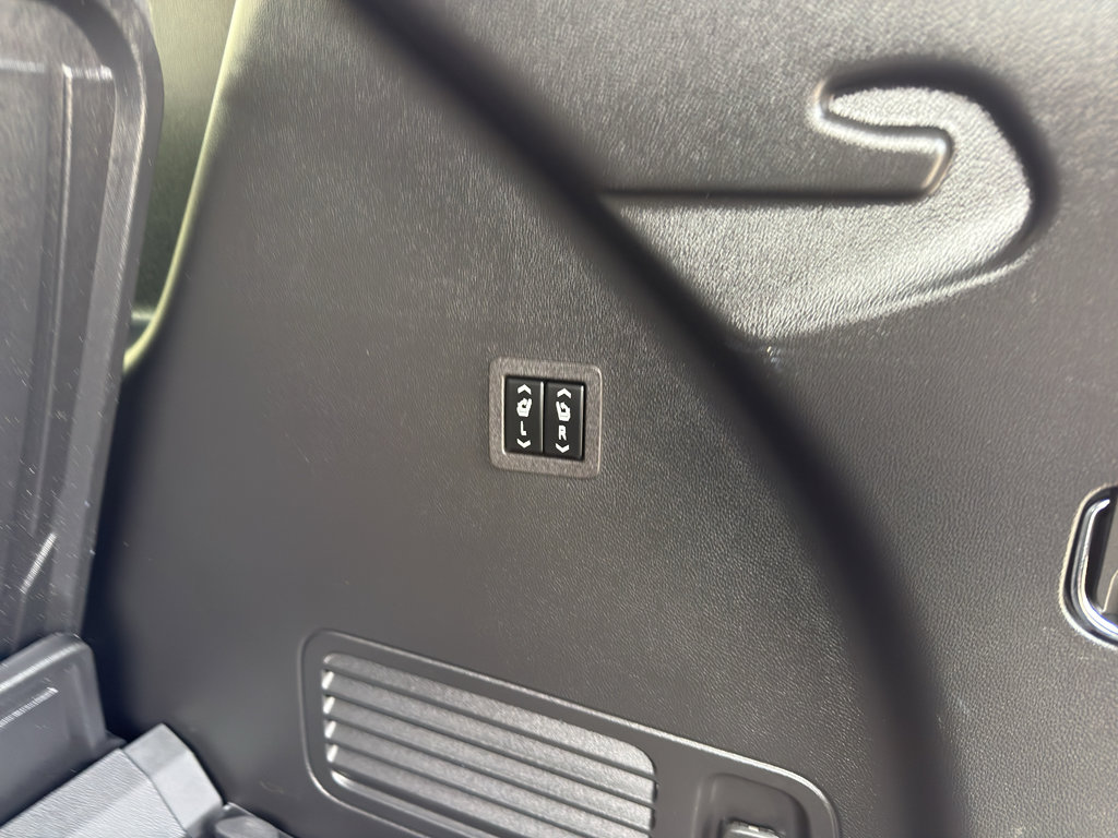 Used 2023 Buick Enclave Avenir w/ Avenir Technology Package image 39