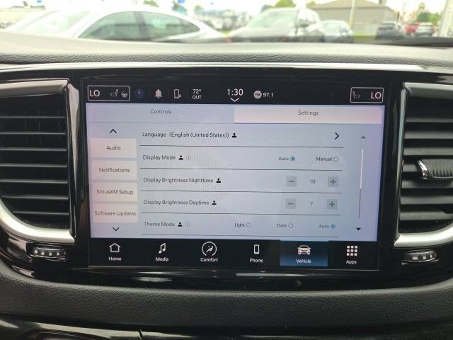 Used 2023 Chrysler Pacifica Touring-L FWD image 28