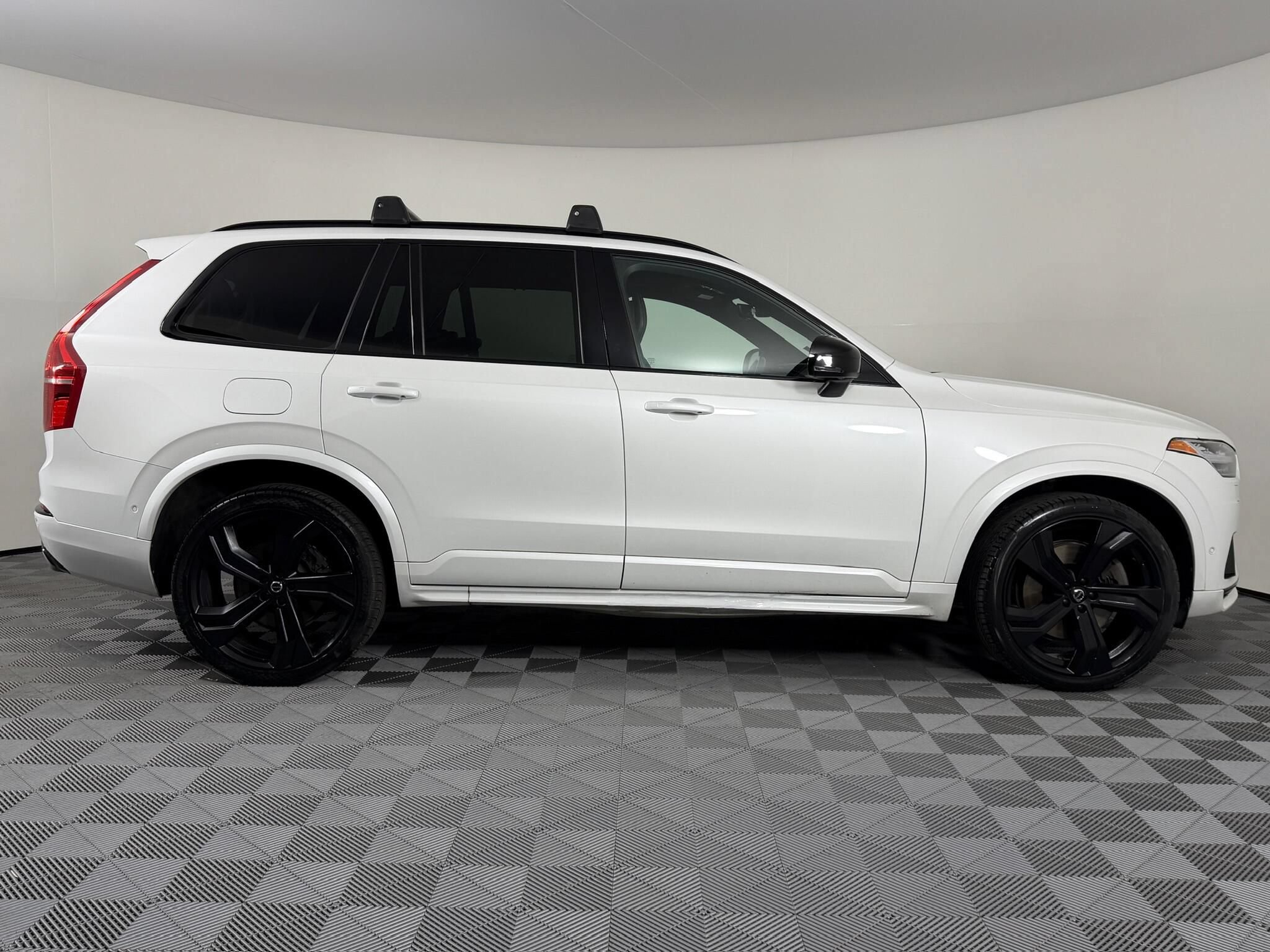 Used 2020 Volvo XC90 T8 R-Design w/ Protection Package AWD/4WD image 7