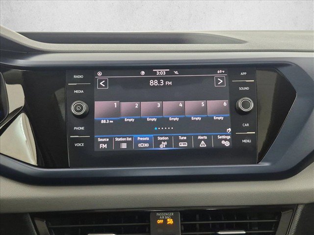 Used 2022 Volkswagen Taos SE FWD image 19
