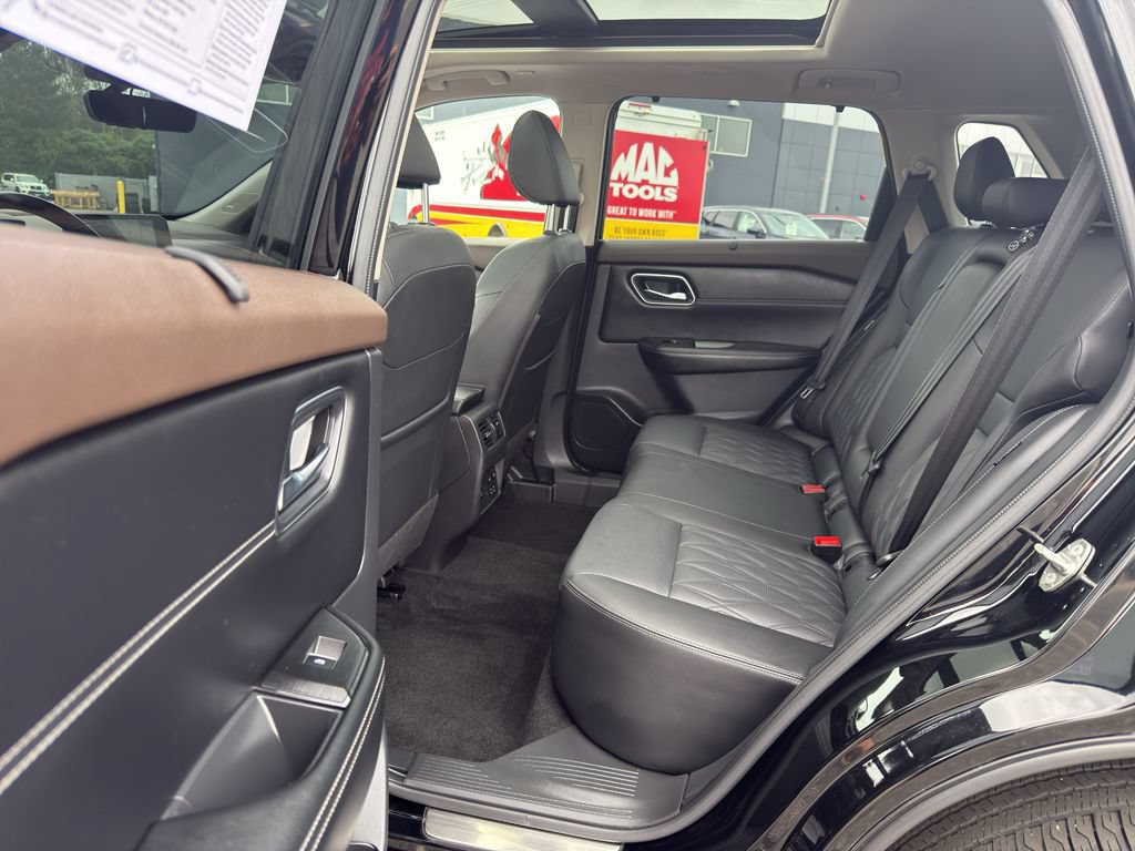 Certified 2023 Nissan Rogue Platinum w/ Platinum Premium Package AWD/4WD image 30