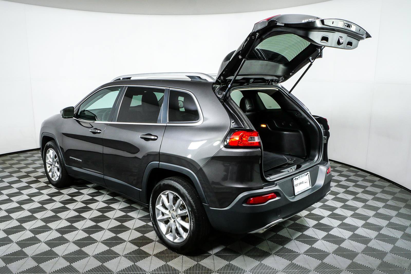 Used 2016 Jeep Cherokee Limited AWD/4WD image 32