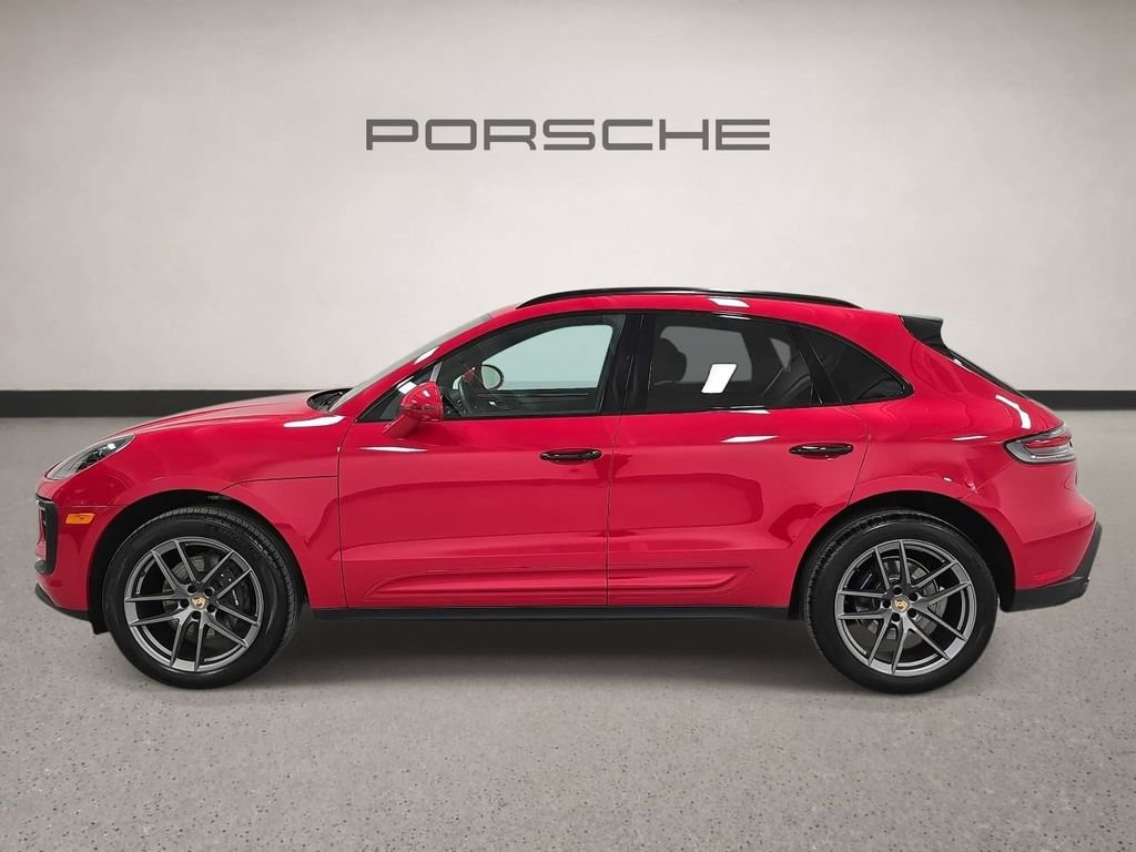 Used 2025 Porsche Macan AWD/4WD image 2