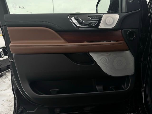 Used 2022 Lincoln Navigator Reserve image 13