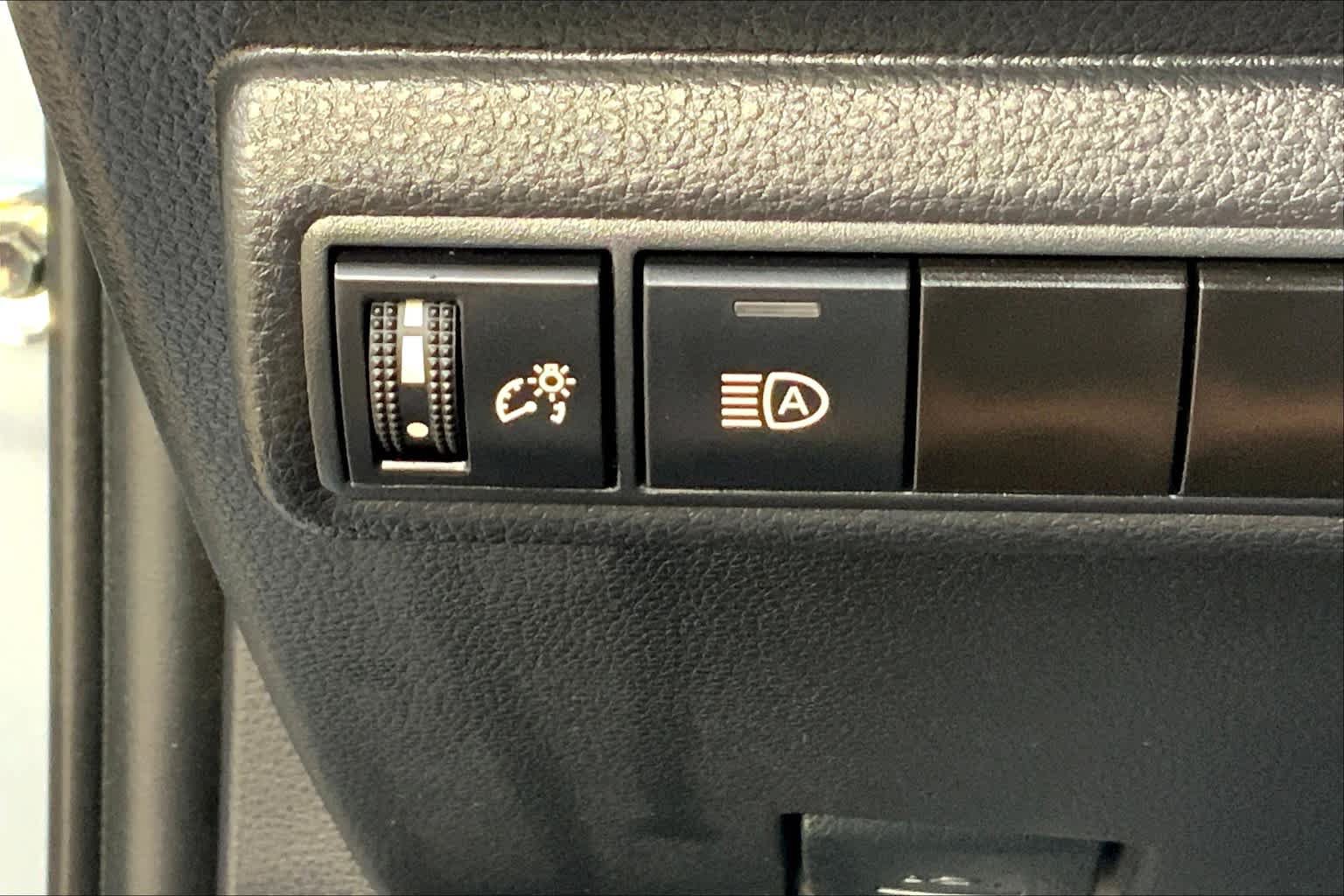 Used 2023 Toyota Corolla LE FWD image 33