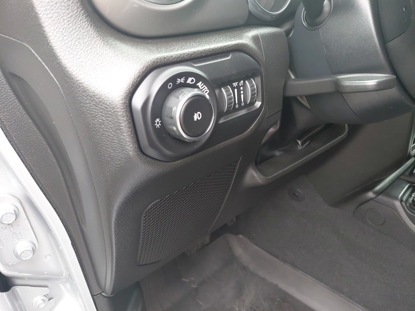 Used 2022 Jeep Wrangler Unlimited Sahara w/ LED Lighting Group AWD/4WD image 16