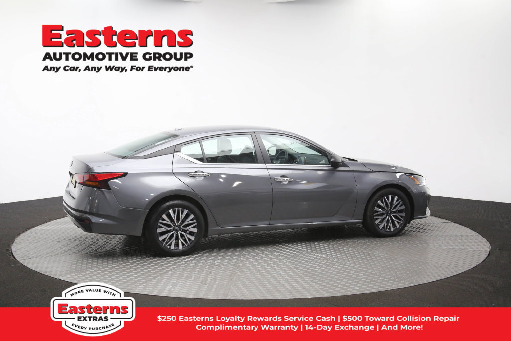 Used 2025 Nissan Altima 2.5 SV FWD image 43