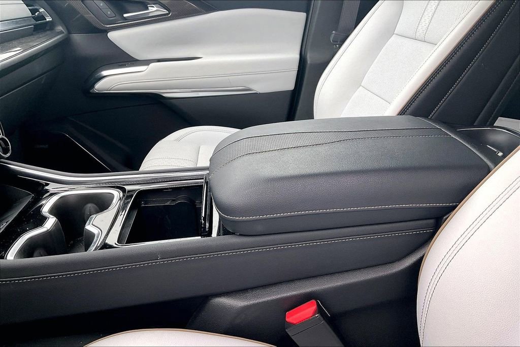 Used 2024 Chevrolet Traverse RS image 20