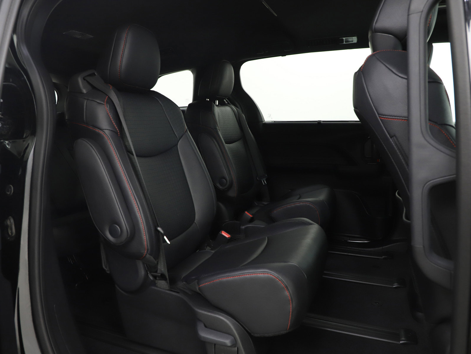 Used 2025 Toyota Sienna XSE image 14