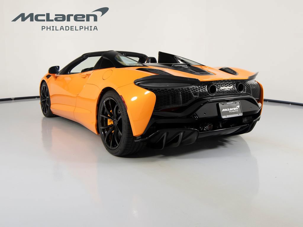 Used 2025 McLaren Artura Spider image 8
