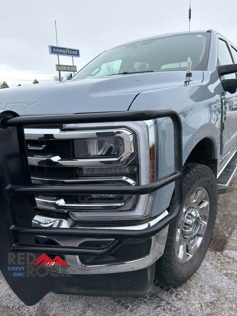 Used 2025 Ford F350 Lariat w/ Chrome Package image 29