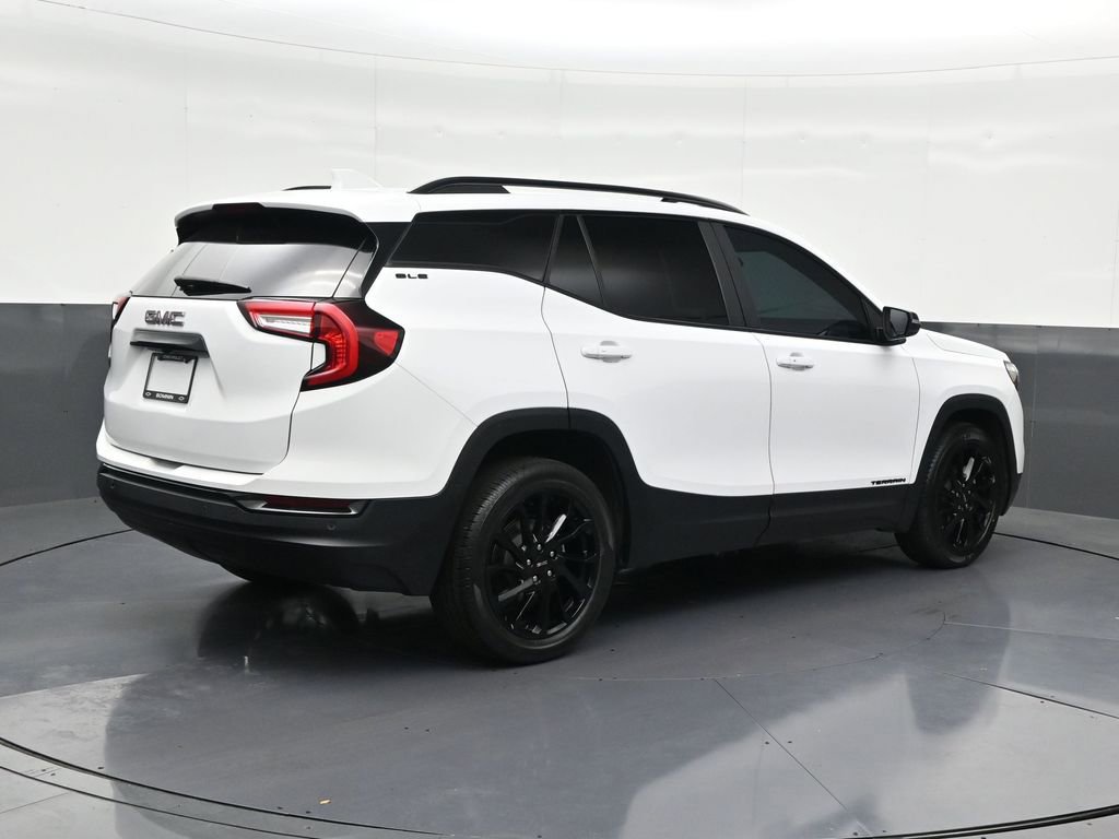 Used 2024 GMC Terrain SLE w/ Driver Convenience Package image 5