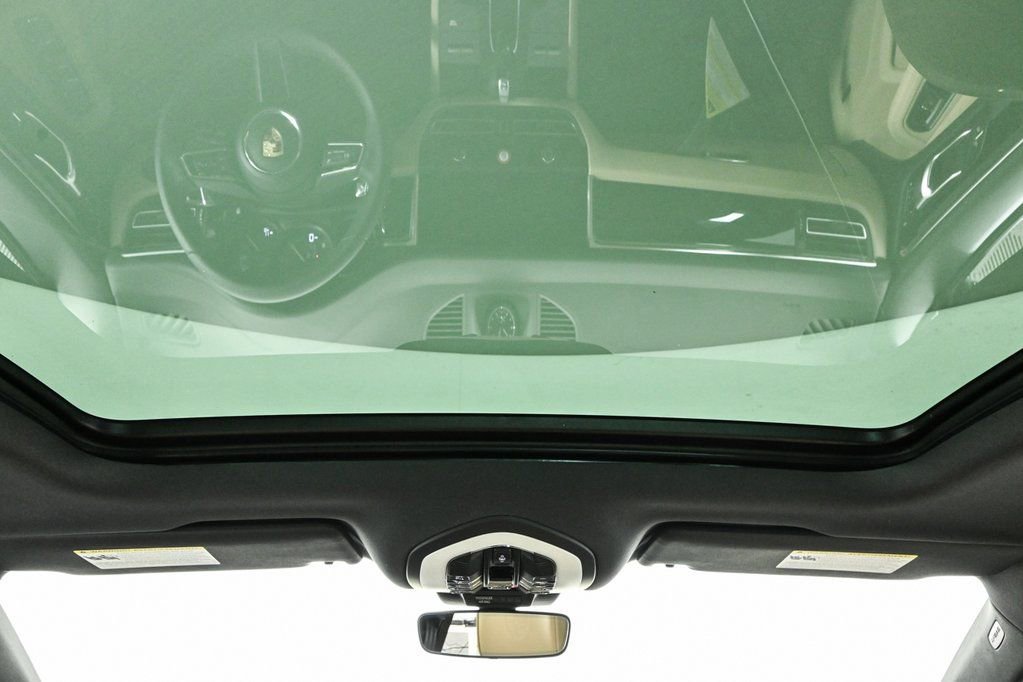 Certified 2026 Porsche Macan image 22