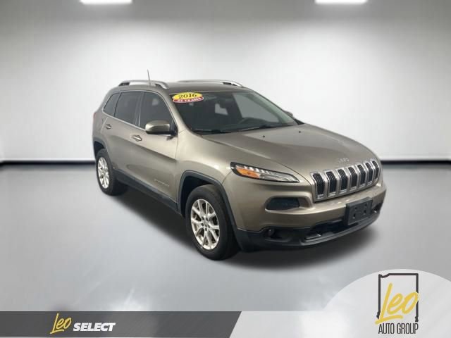 Used 2016 Jeep Cherokee Latitude w/ Comfort/Convenience Group image 9
