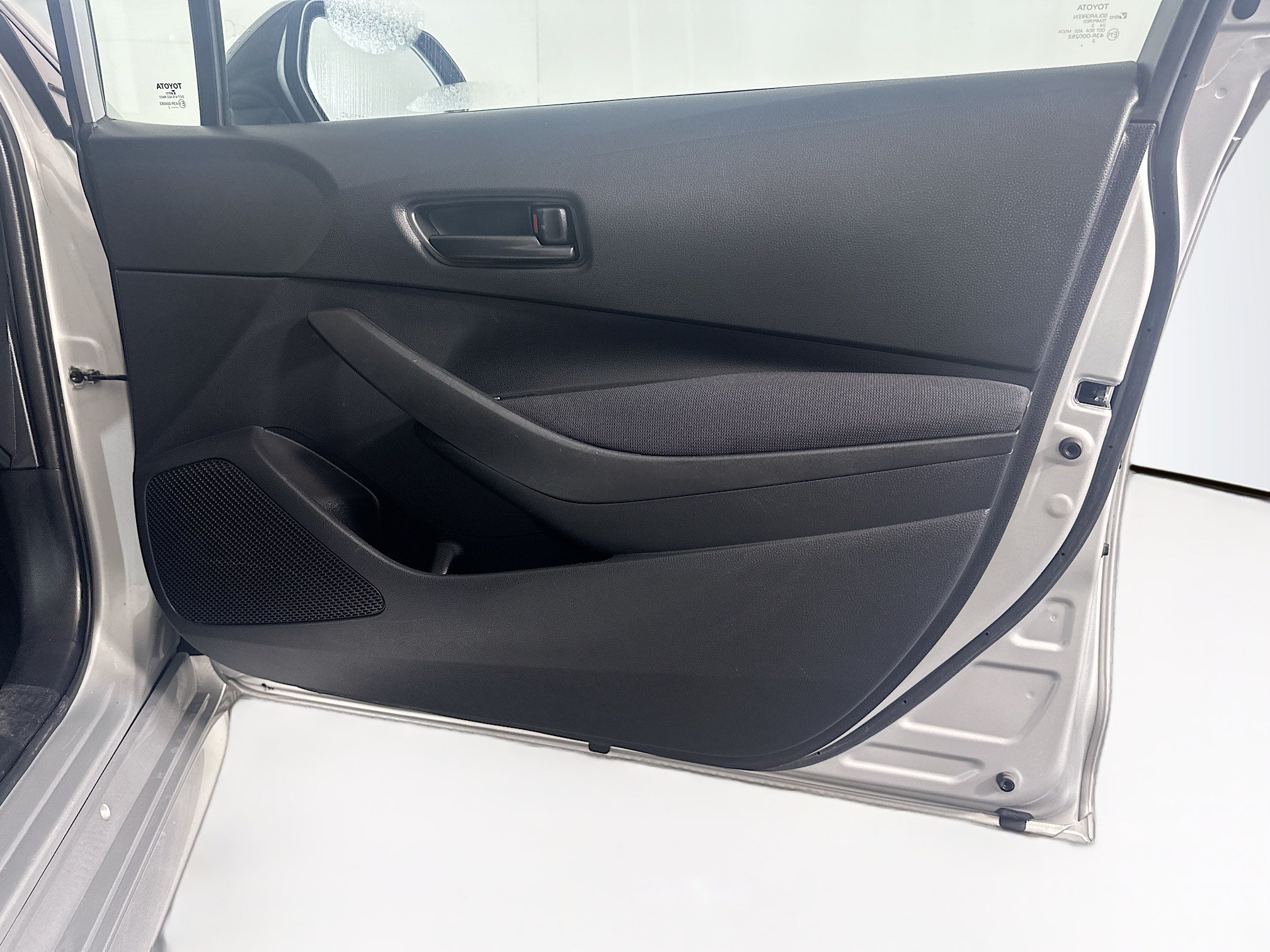 Used 2022 Toyota Corolla LE FWD image 30