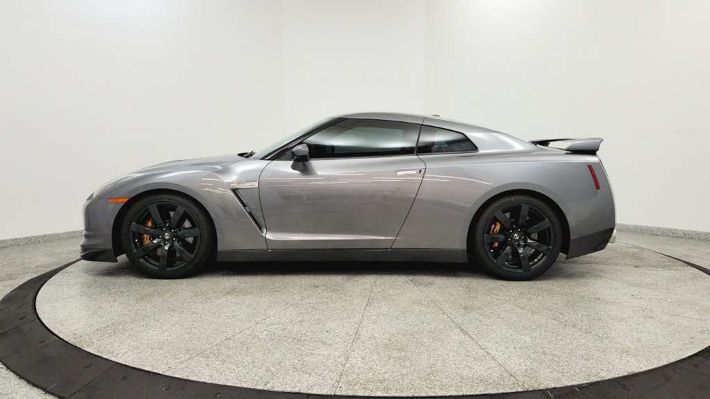 Used 2009 Nissan GT-R Premium AWD/4WD image 2