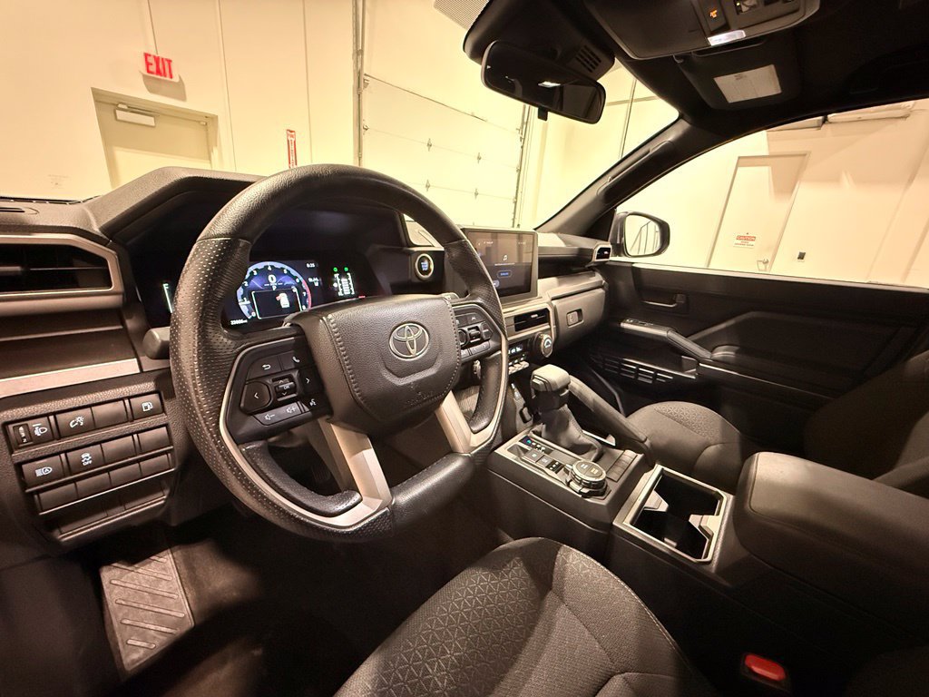Used 2025 Toyota 4Runner SR5 AWD/4WD image 17