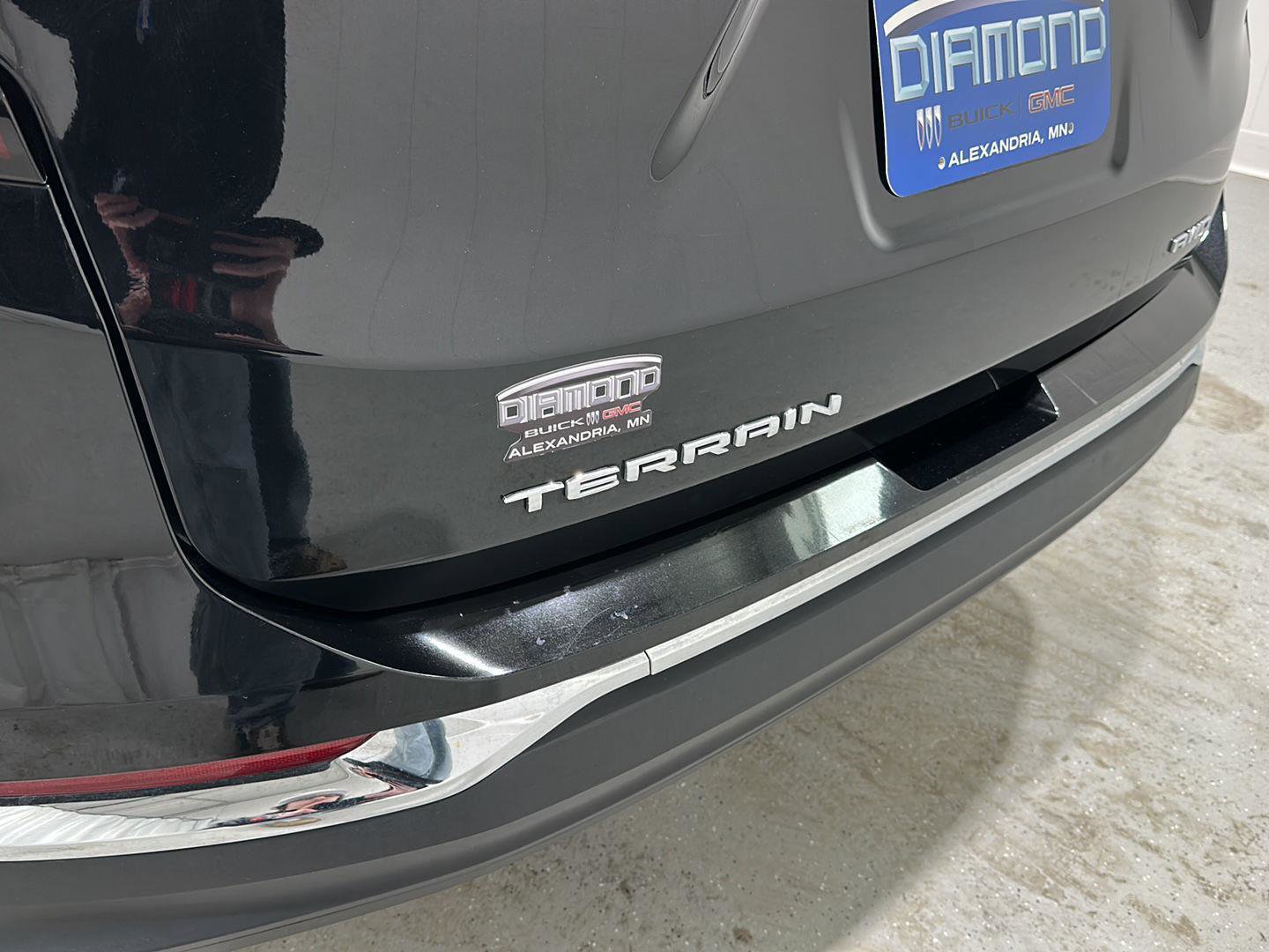 Used 2024 GMC Terrain SLT image 31