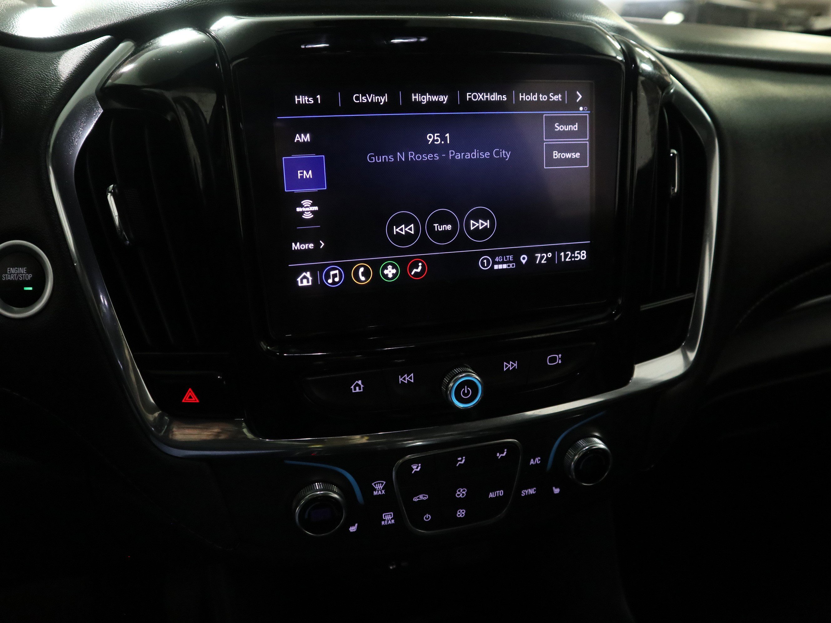 Used 2023 Chevrolet Traverse LT FWD image 23