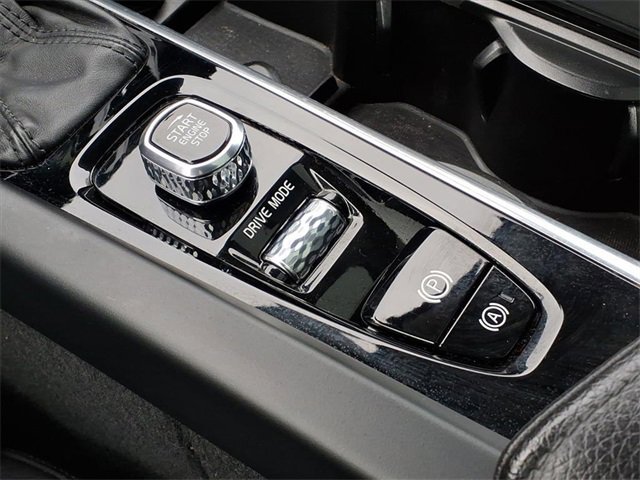 Used 2020 Volvo XC60 T6 Inscription w/ Protection Package Premier image 13