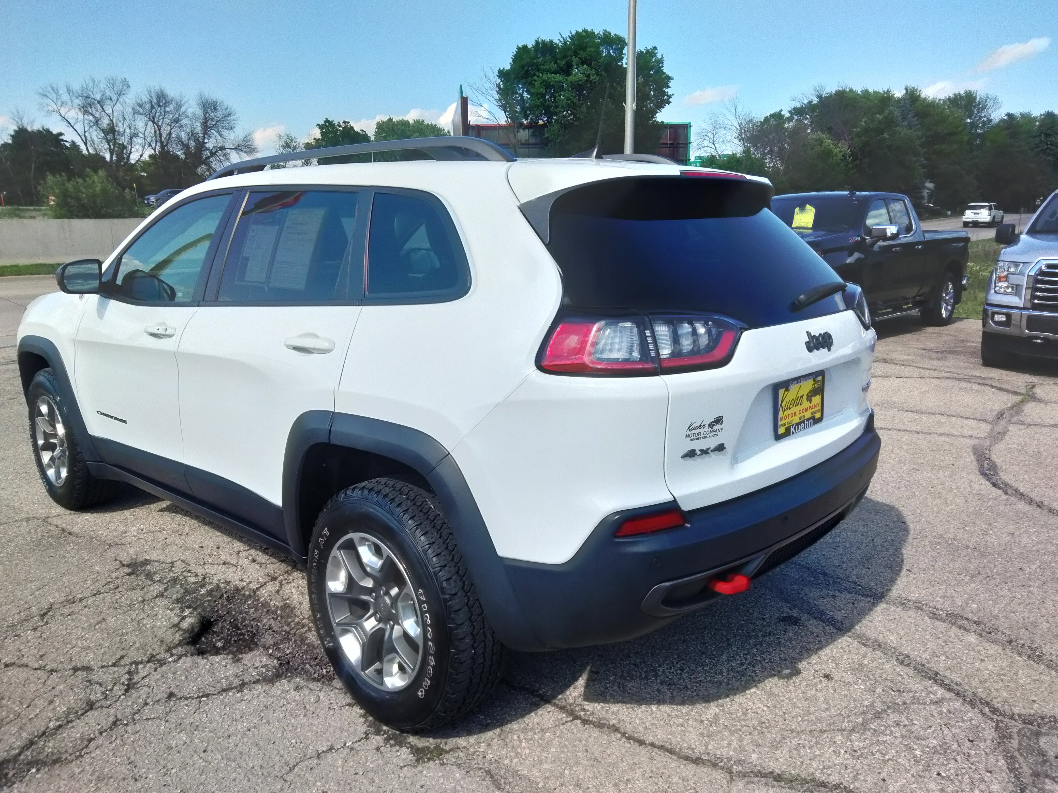 Used 2019 Jeep Cherokee Trailhawk w/ Cold Weather Group image 6