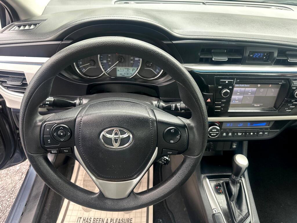 Used 2016 Toyota Corolla LE image 32