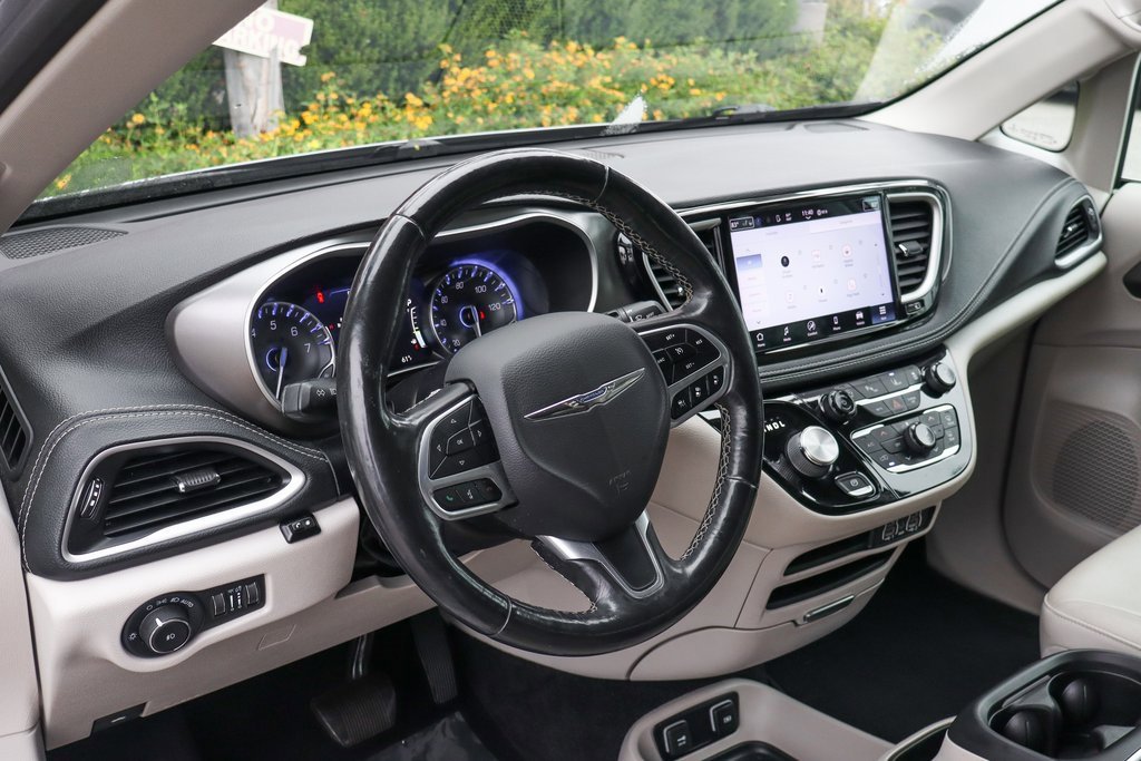 Used 2021 Chrysler Pacifica Touring-L image 19