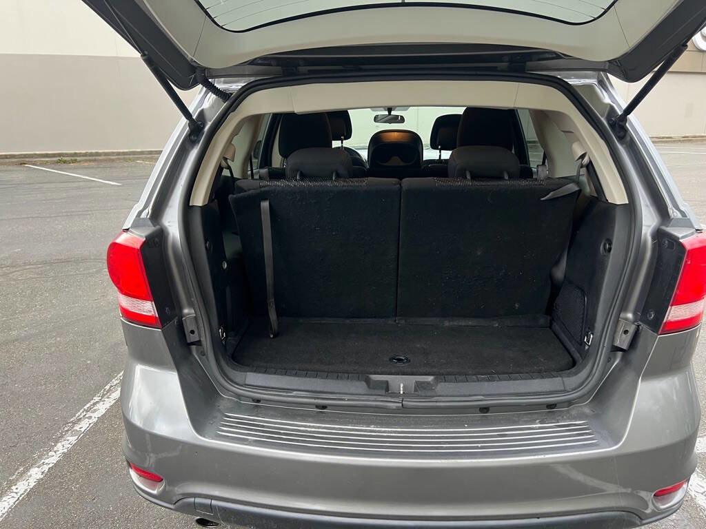 Used 2012 Dodge Journey SXT w/ Flexible Seating Group image 15