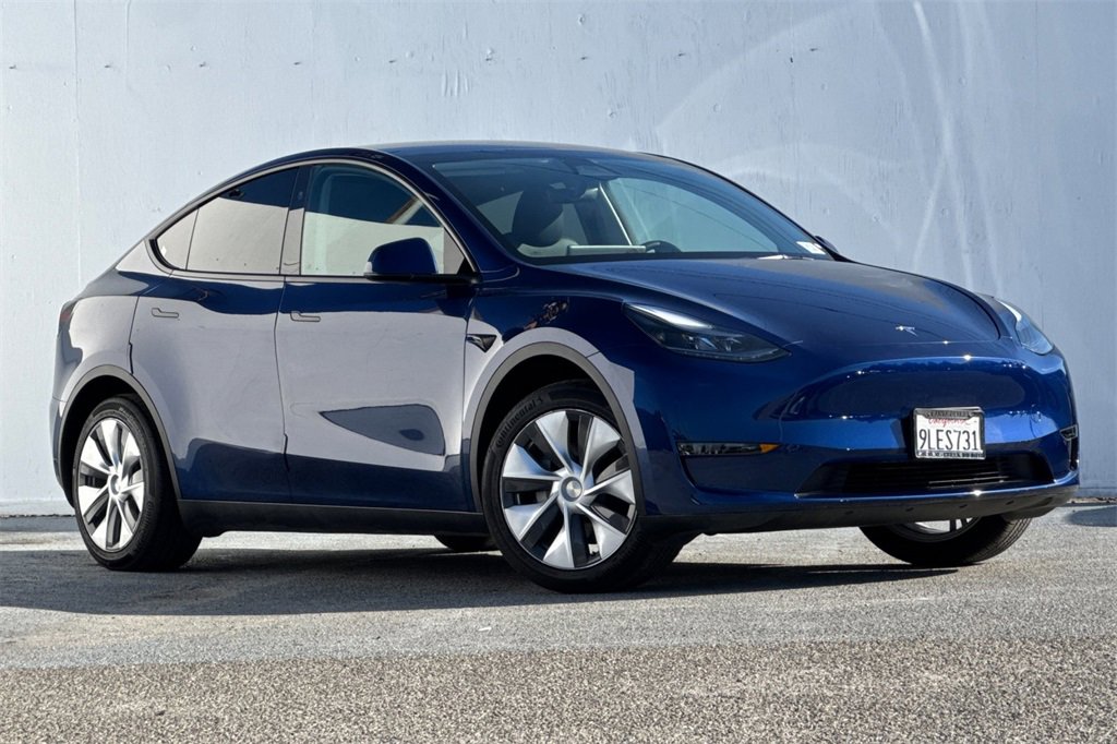 Used 2024 Tesla Model Y 2WD image 2