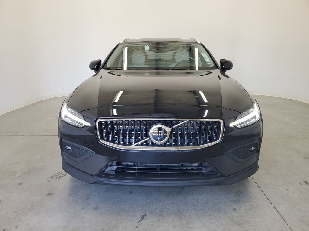 New 2025 Volvo V60 B5 Cross Country Ultra w/ Protection Package Premier image 2