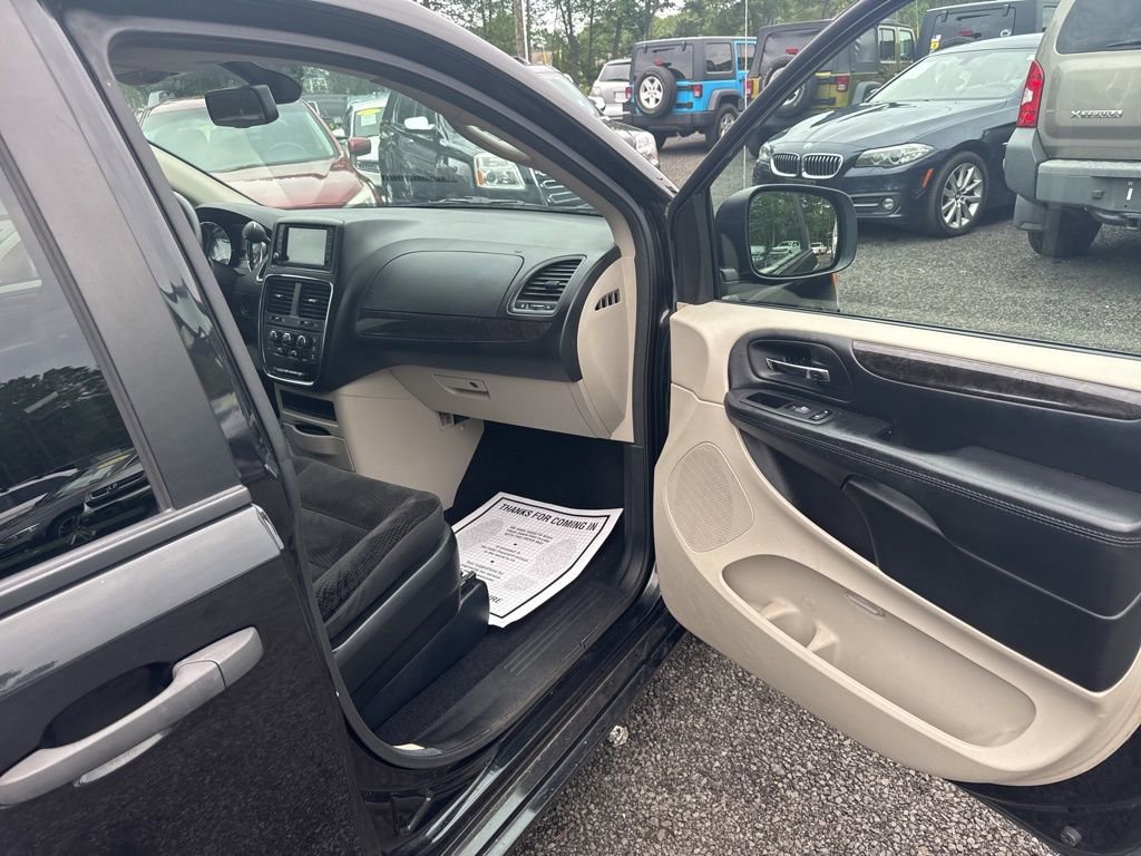 Used 2019 Dodge Grand Caravan SE image 35